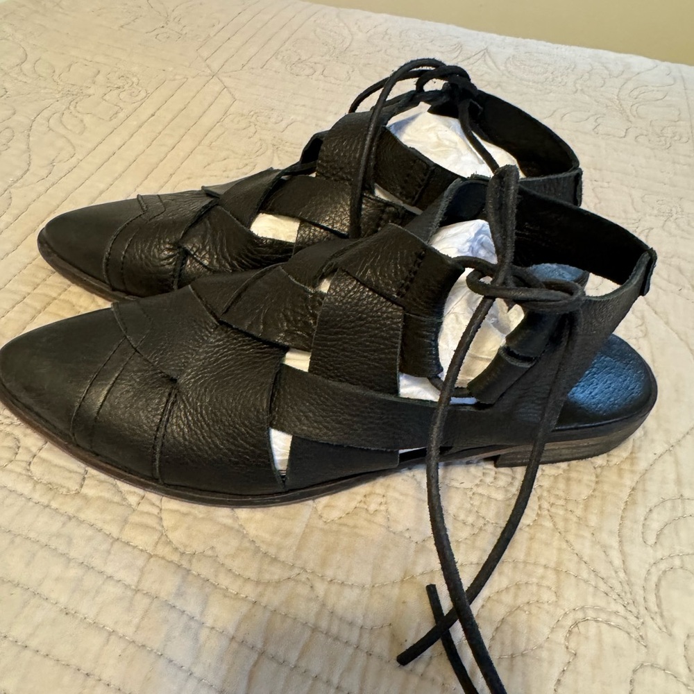 Free People Black Flats with Criss-Cross Design - Picture 2 of 9
